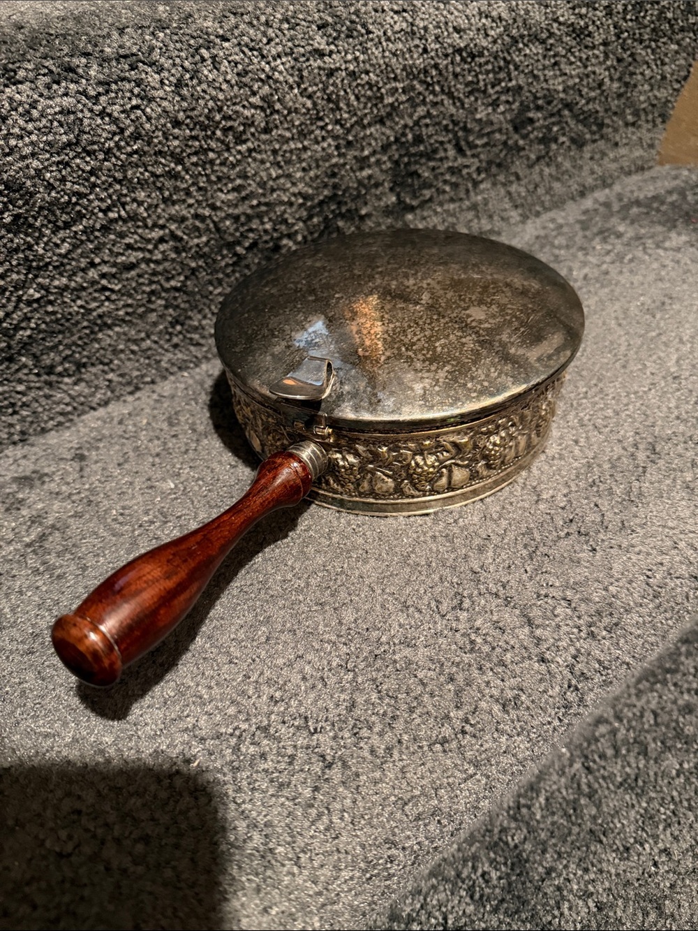 Vintage El De Uberti Italy Silverplate Ornate Silent Butler pan wooden handle - Picture 6 of 9